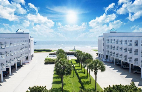 Casa Del Mar Beachfront Suites image 1