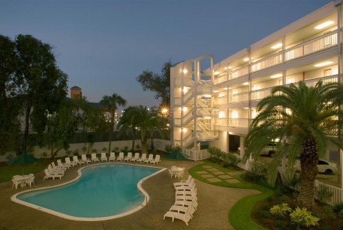 Casa Del Mar Beachfront Suites image 18