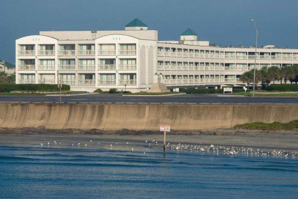 Casa Del Mar Beachfront Suites